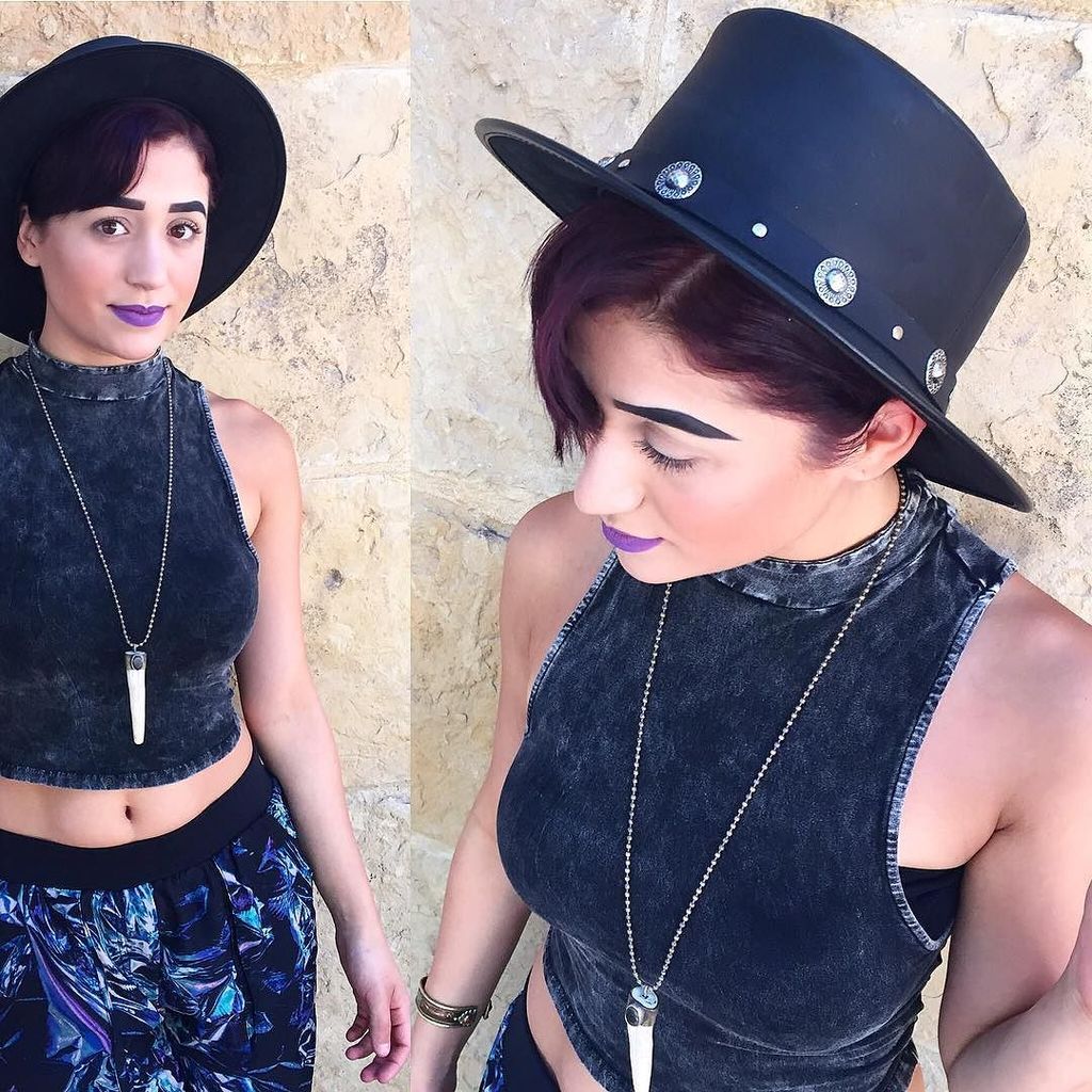 AustinRocksTX's tweet photo. Too hot to handle. Necklace by @hellonwheelshandcraftedjewelry , $60. Hat by @headnhomehats $190. @_juliarene_ #ste… https://t.co/30LABJUAfZ