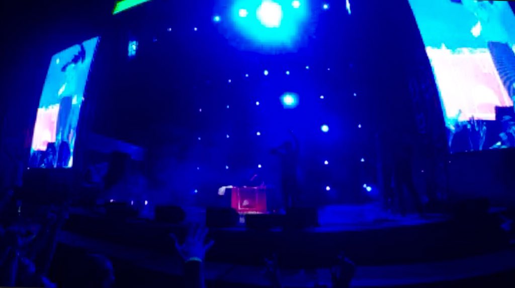 klassneckii's tweet photo. @norimyxxxo у нас все заебись, @Skepta тоже порадовался, поблагодарил и забрал с собой наш баннер в Лондон https://t.co/juwhm31wZK