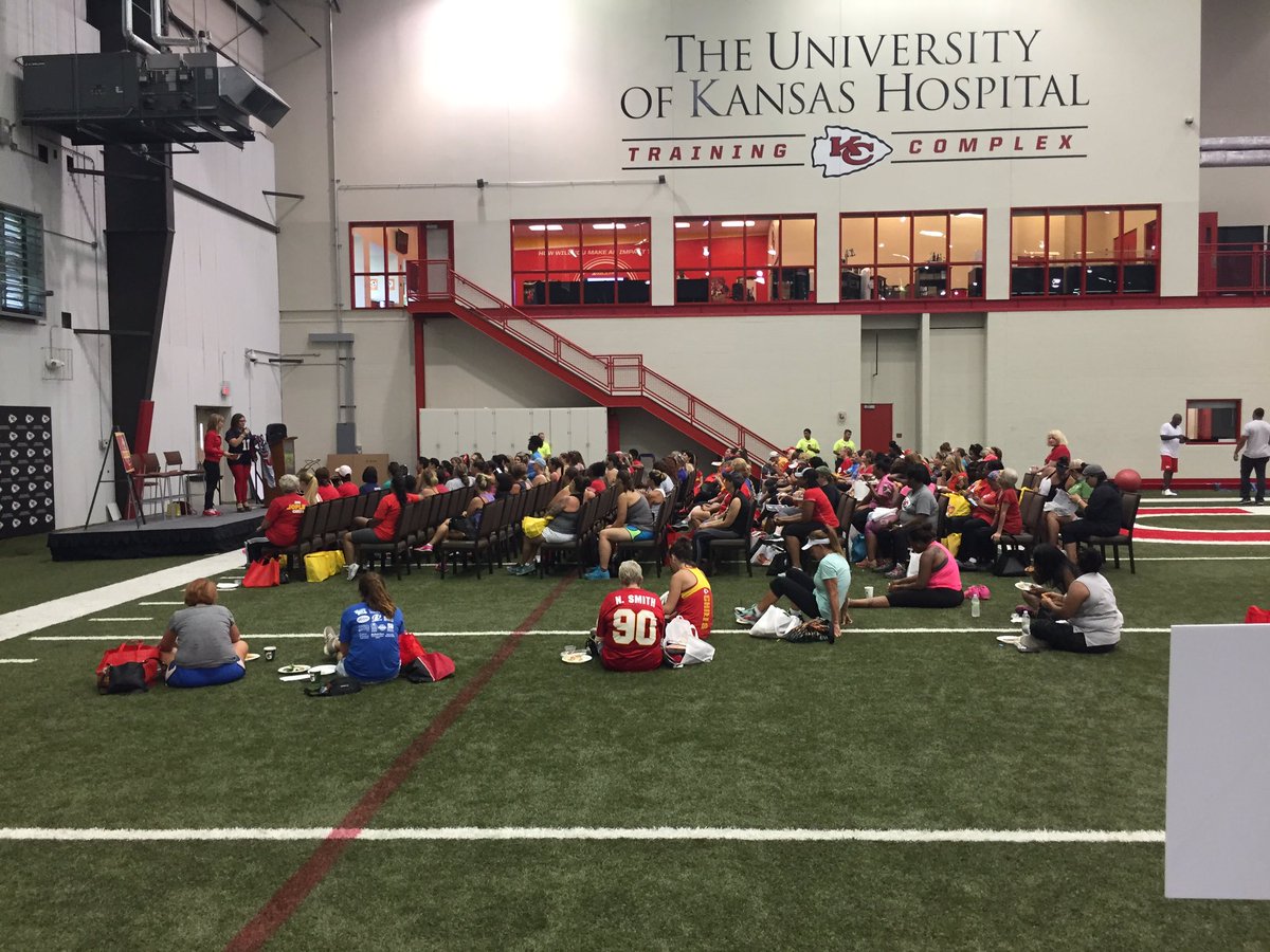 Coach_Stone_MT's tweet photo. Thank you @Chiefs for hosting the @usafootball Heads Up Women's Mini-Camp today. 400 ladies were in attendance! https://t.co/oRPNnB07Va