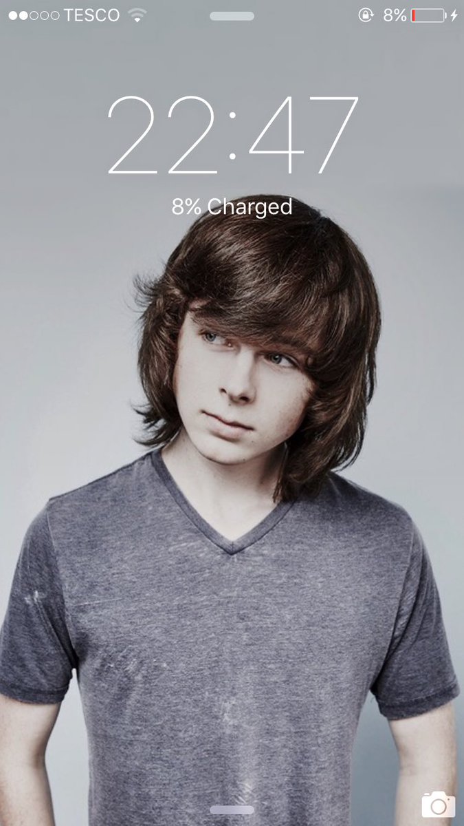 foxmuldrs's tweet photo. chandler riggs lockscreens

- rt if you want them 
- mbf or have open dms https://t.co/vm7WQU62nc