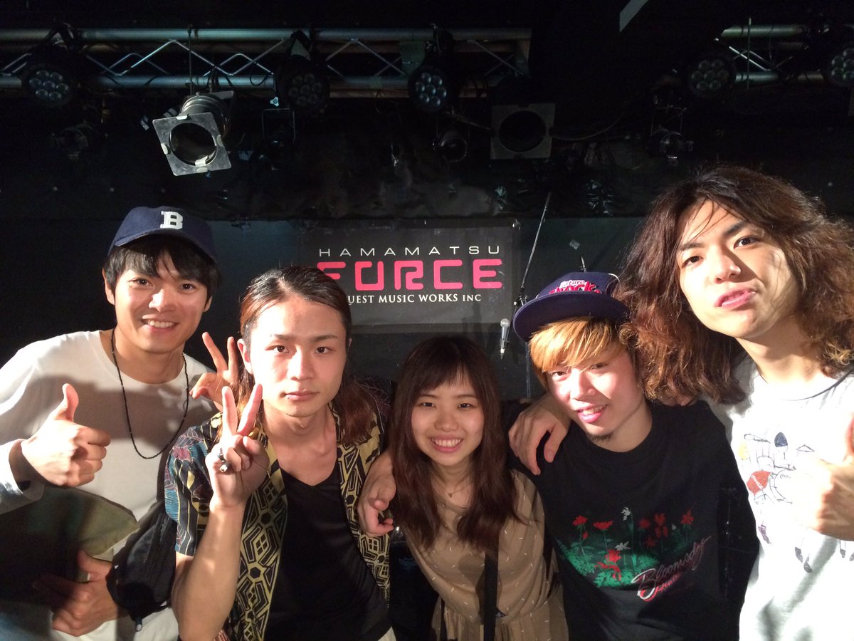 アンコールにはツアーもサポートしてくれた 斉藤くん(右)の力を借りて、RENORMAL やらせてもらいました。Lazuliを影から支えてくれて、大きな愛を本当にありがとう！