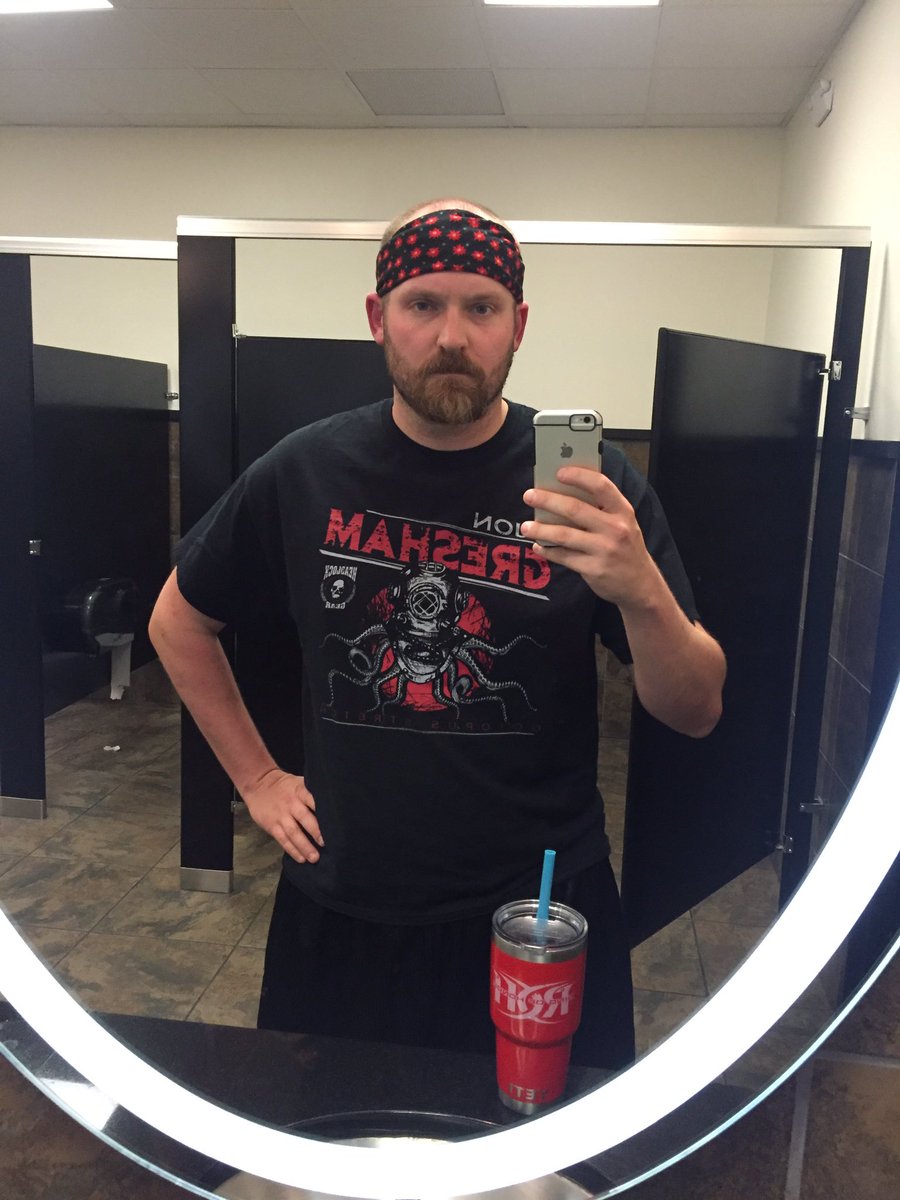 RabidPegasus's tweet photo. @TheJonGresham got me a new workout shirt. #OctopusStretch @OneHourTees https://t.co/9M23XmNNc2