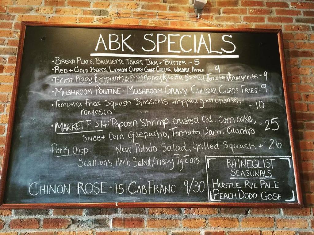 AngryBearKit's tweet image. The chalkboard is full right now come in and have your fill 🐻#asseenincolumbus #eatlocal #… ift.tt/2actEvu