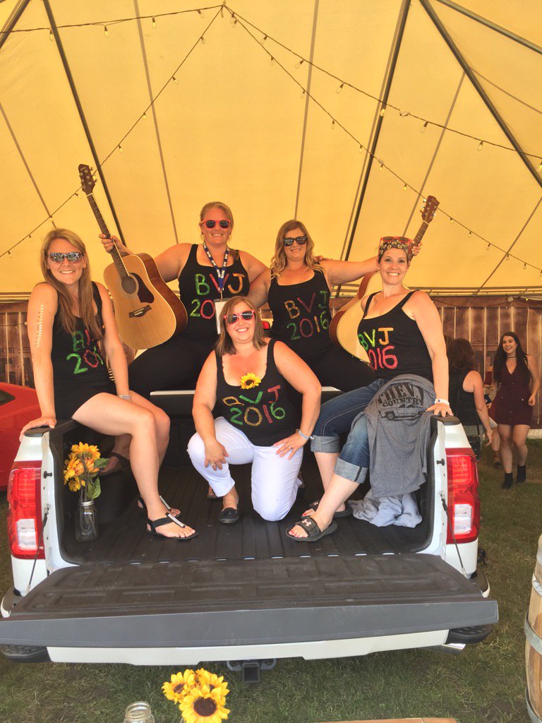 AlissaLidgren's tweet photo. #chevytailgate https://t.co/VbHsxe1ApU