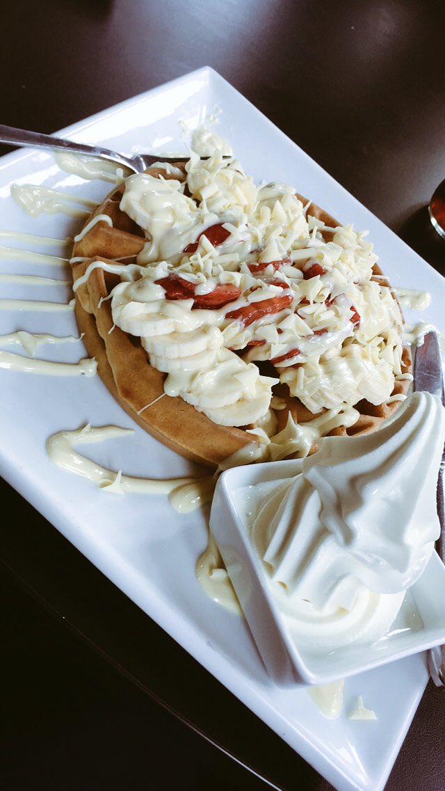 tanishawynx's tweet photo. First time at creams😍 https://t.co/8G7CjETO51