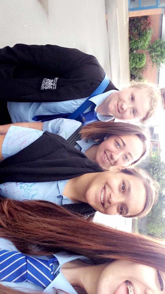 tween_shania's tweet photo. Awh love you guys #InternationalFriendshipDay 💜 https://t.co/a2gHCH2hMA