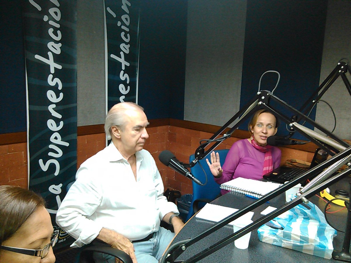 VE_Empresarial's tweet photo. Ya en el aire @VE_Empresarial por @UnionRadioVLN 105.3 con @marymennuto y su invitado Dr.  Román https://t.co/466VaQ47n9