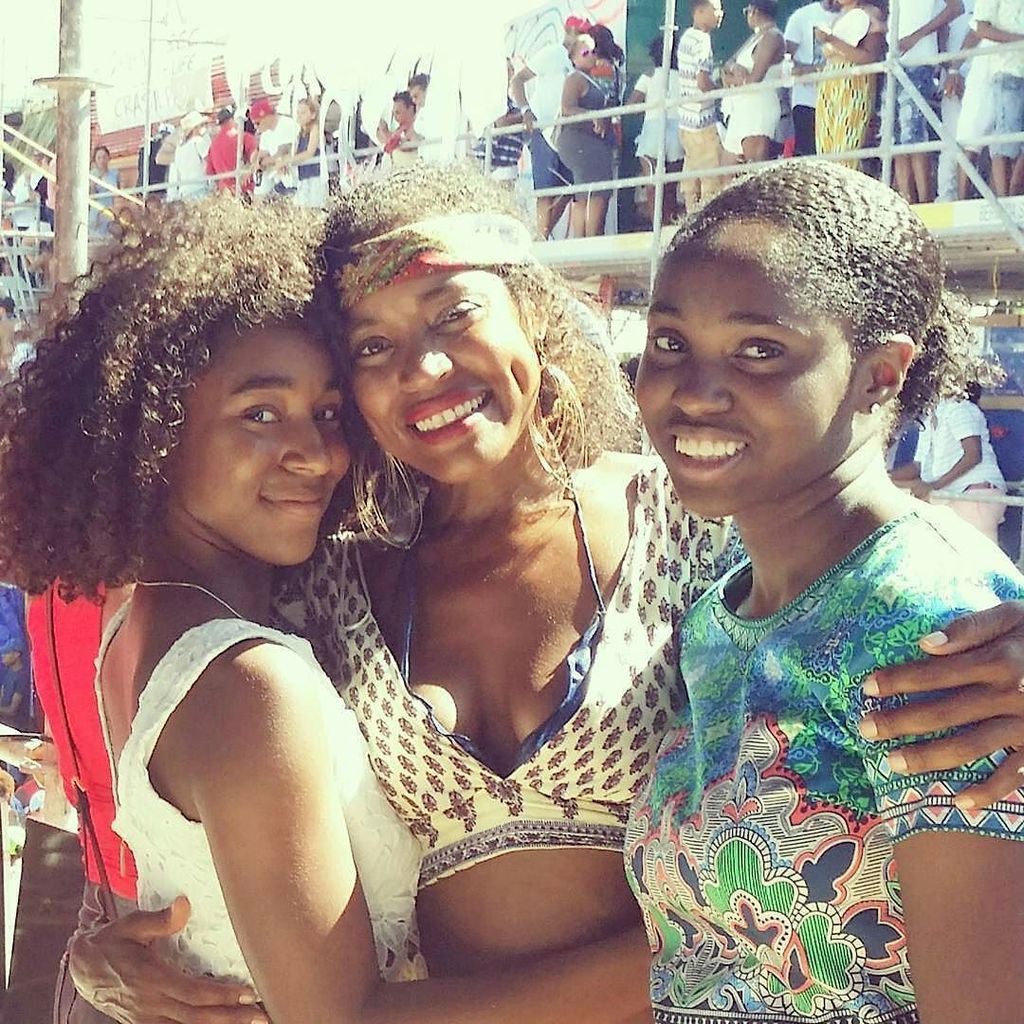 WeAreBermuda's tweet photo. #Cupmatch2016 with my loves❤💙❤💙❤💙 📷:@therealempress #WeareBermuda https://t.co/Uwcg1BK1gc