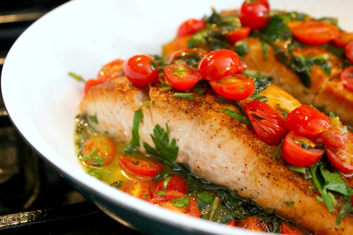 PotsandPans's tweet photo. A few simple ingredients for a superb #SupperForTwo—Seared Salmon in Lemon Wine Sauce >> https://t.co/fxzYBIkyJP https://t.co/8IGyEM1QC1