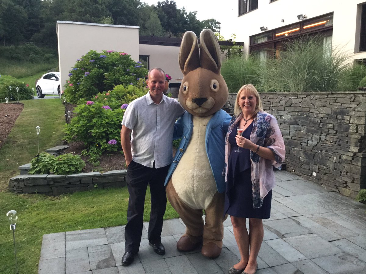 AJ_Lakes's tweet photo. Spectacular evening thanks to @peterrabbitnews #celebratingbeatrixpotter #BeatrixPotter https://t.co/kxHBM3Waes