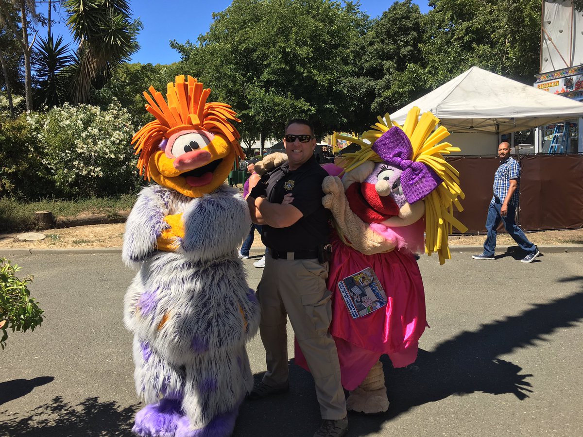 SolanoSheriff's tweet photo. Deputy Hendrix was caught  #clowningaround and making new friends at the #SolanoCountyFair today. #SolanoSO https://t.co/7WXwXMhRpP