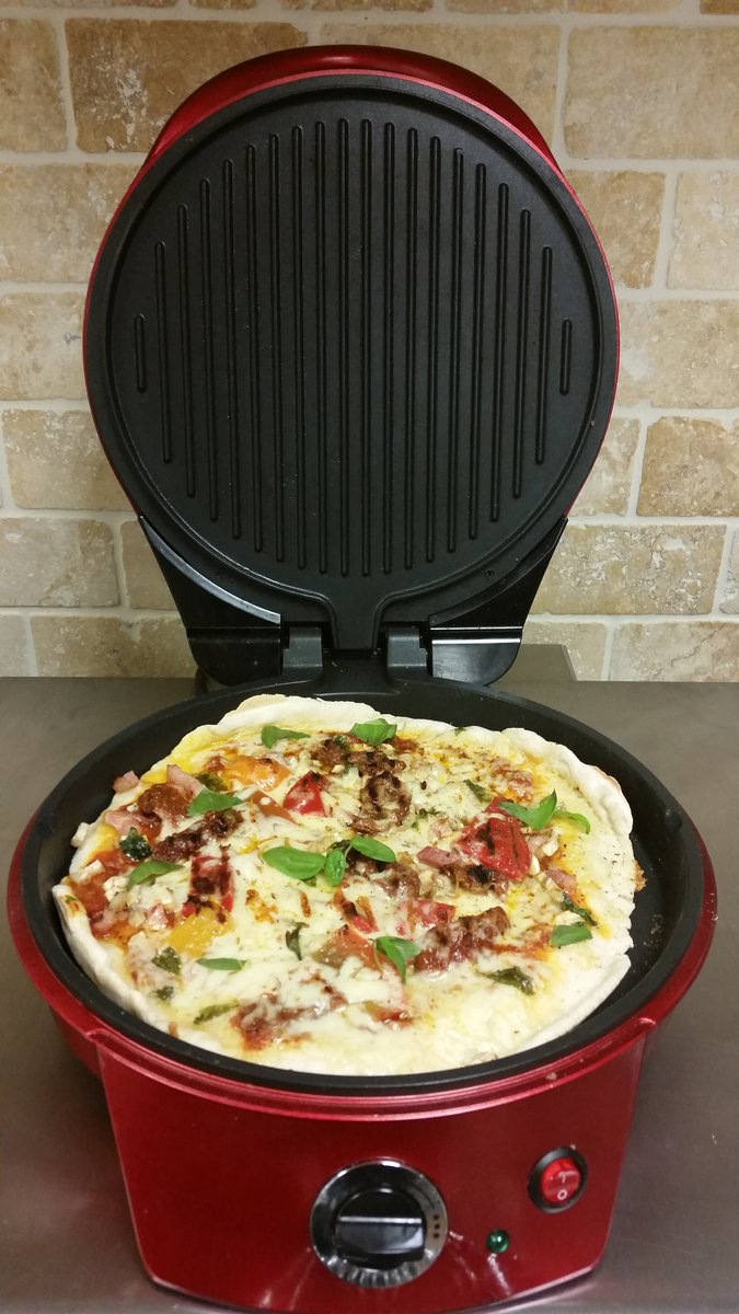 malharradine's tweet photo. The BEST pizza maker in the business from @gourmetgadgetry  drop the lid, in 6 minutes I will  show you the results https://t.co/YnUPwaJ31h