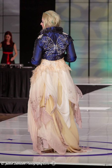 2 pic. Please vote for my friend Sarah's dress to win! She's brilliant! https://t.co/LlfP0ng6c3 https://t