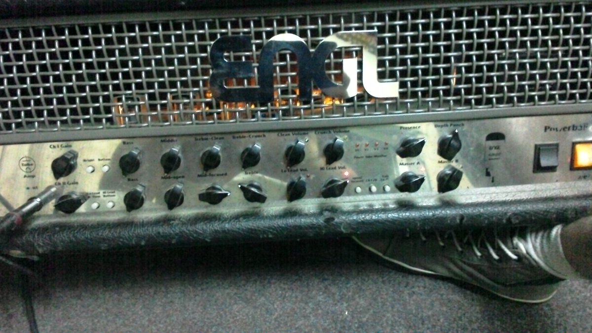 kslaron's tweet photo. both of them you can hear on our fresh records! #GuitarAmp #RiffRecords #Studio #Peavey5150 #ENGL https://t.co/qcuJ9duKMF