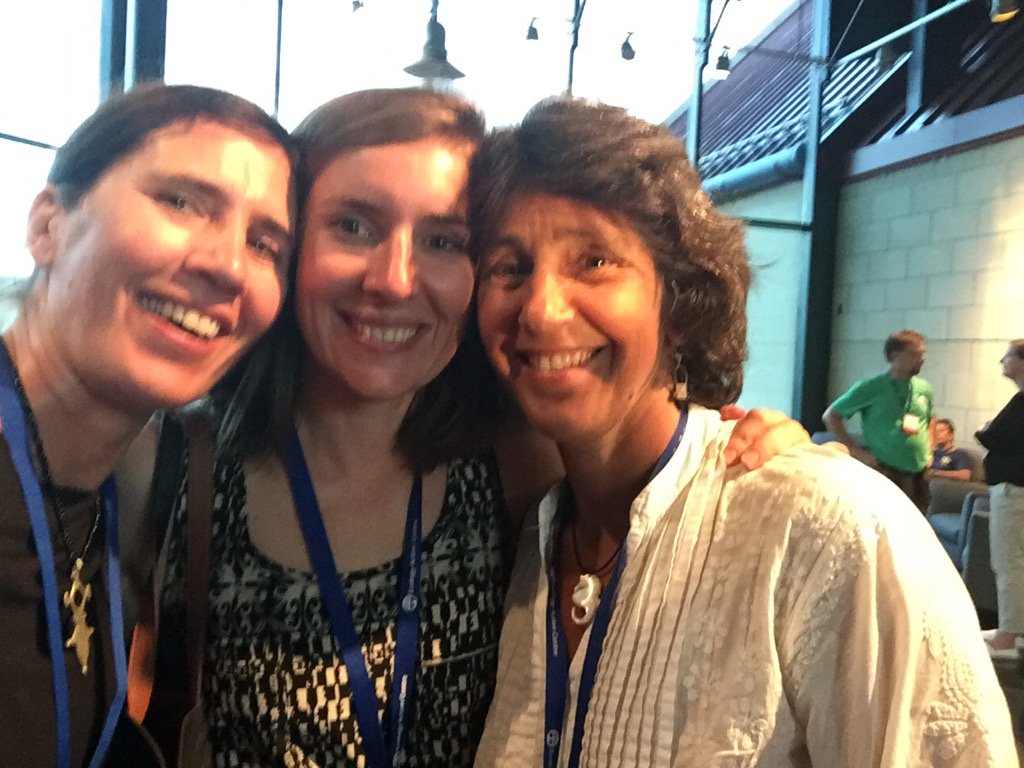 BettinaSaier's tweet photo. @WWFCanada #IMCC2016 @_AMeta @CosGodinA chatting MPAs https://t.co/Y2Nxfmzr4L