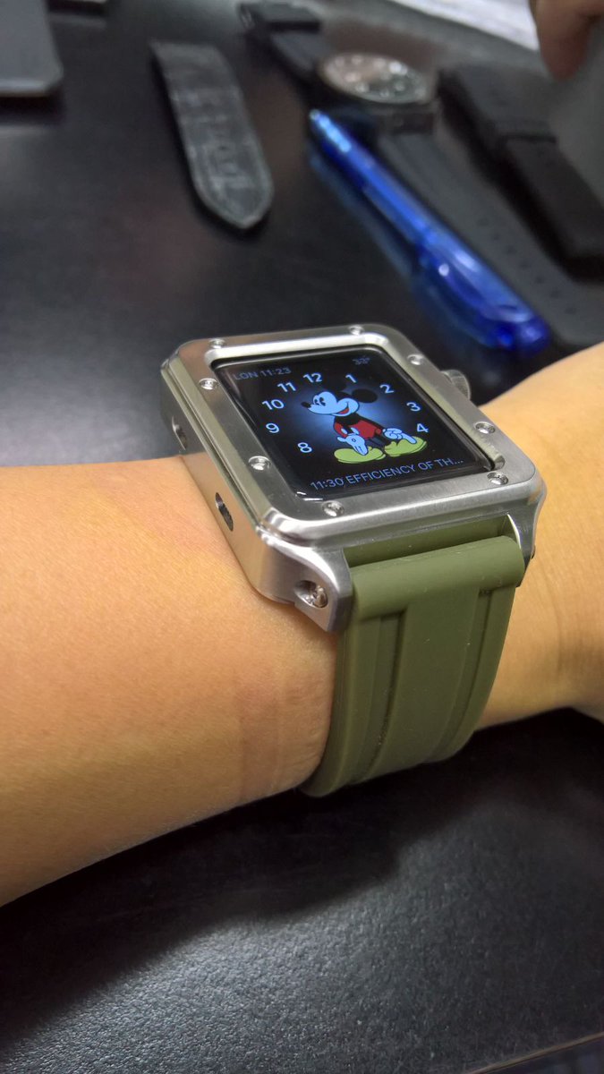wristouch's tweet photo. #stainless steel protective #applewatch case with army green rubber #watchbands https://t.co/Y1rnLSiPdQ