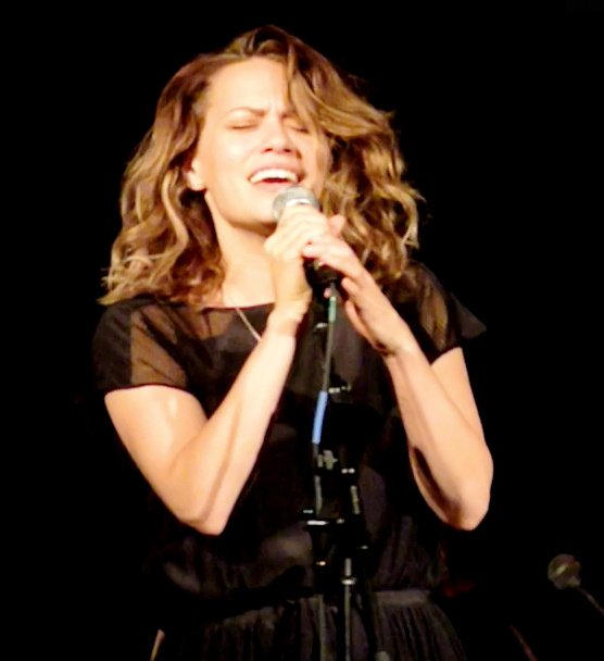 teatrudy's tweet image. @BethanyJoyLenz @FirepitBand Thanks for a Fabulous night of Music in Boston! We had summer night to remember!!