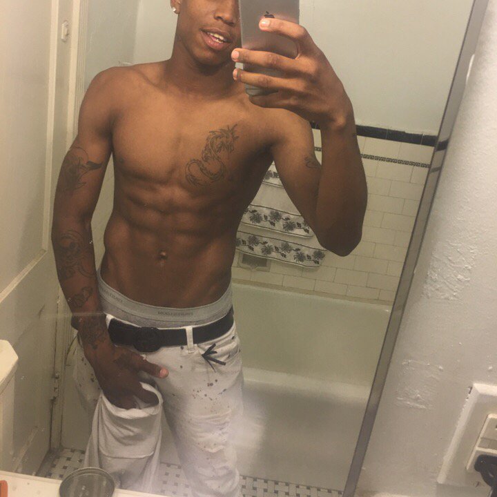 langtylee15's tweet photo. #Liveme #Summer #Chillin #Bestfriendforever  Leel LinX’s #onairnow~ https://t.co/HT8mE4LwxO https://t.co/dK7YfcBltU