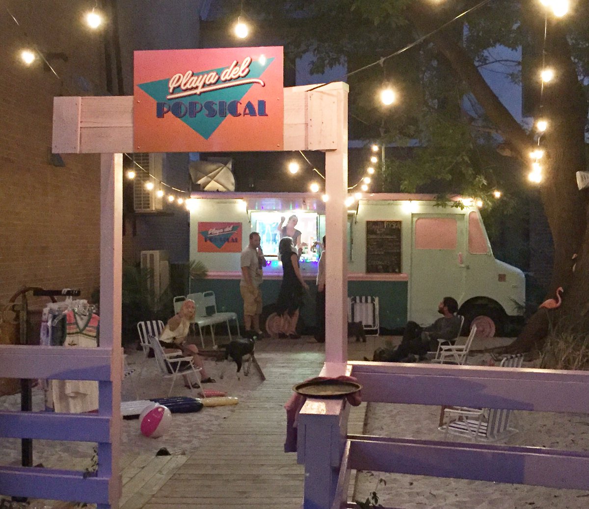 Did we mention we're open late? come by for some after dinner popsicals #ottawa