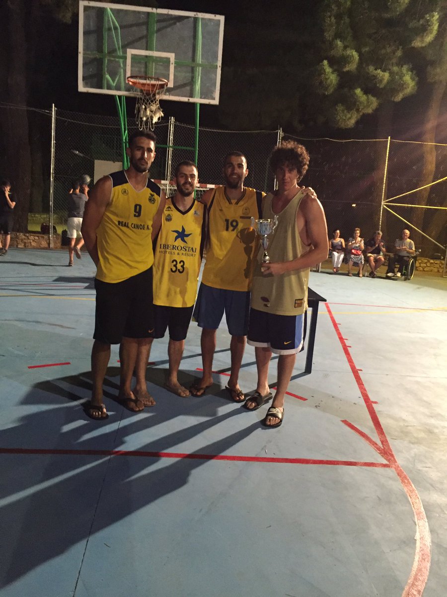 HereticsSball's tweet photo. Subcampeones de Summer Hoops el equipo BBT1/3. Grandísimos competidores. @nach0romay @rogarui https://t.co/hBBHQUVJzE