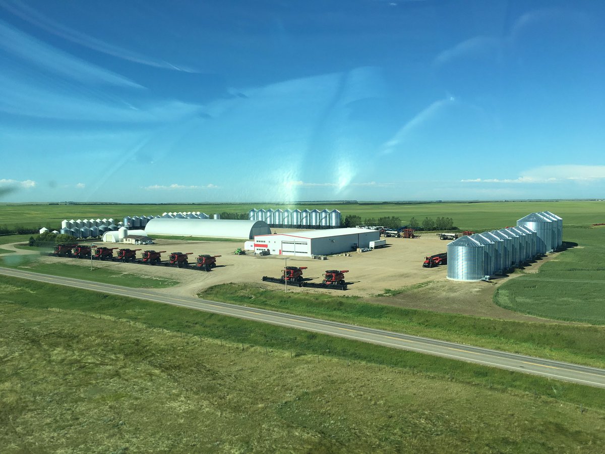 monettefarms's tweet photo. The red army ready to hit the field! https://t.co/LmtjBsksLE