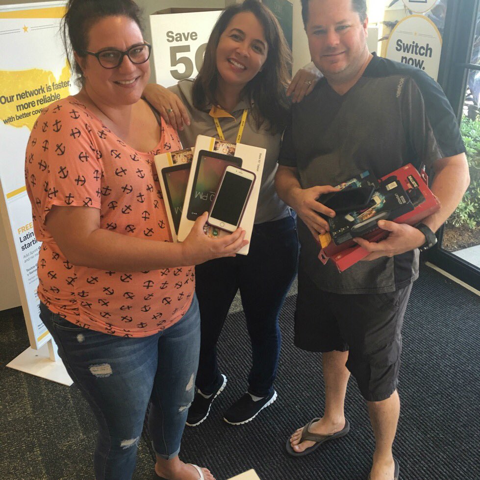 rose_weimar's tweet photo. #Tablet+Tablet+HappyCustomers @EmelyMartinez09 @IAMShawnS https://t.co/jLbpGDR0Ac