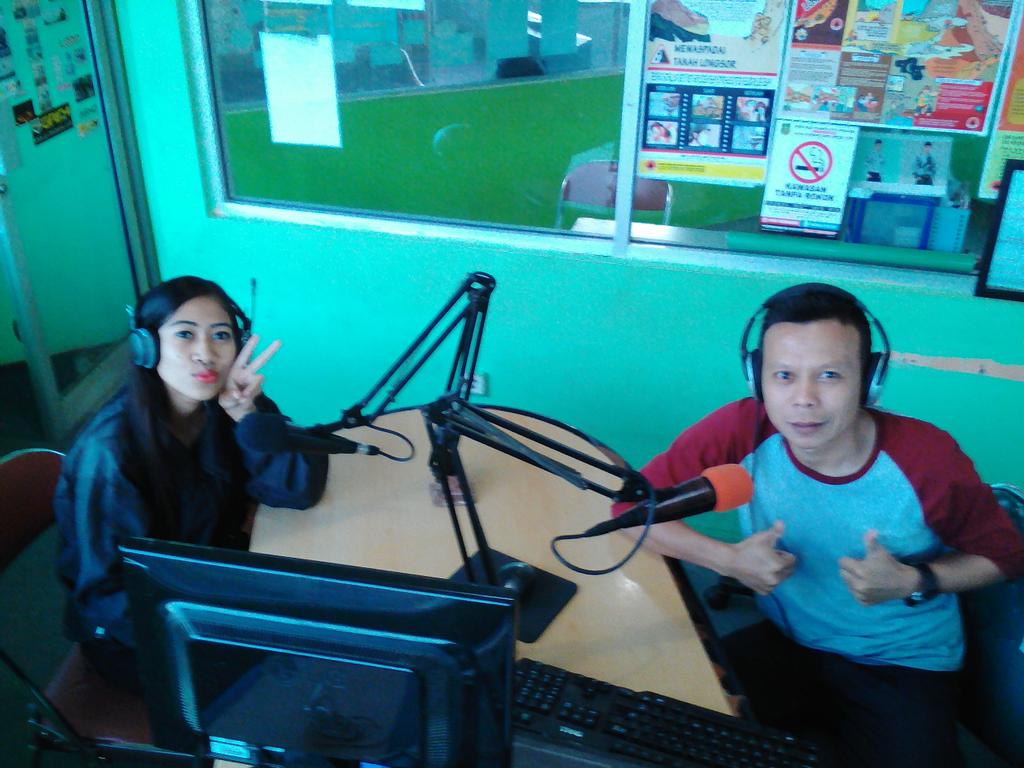 #bangunUdahPagi #OnAir sampe jam 10.00 bareng <a href="/dwikharisma2/">dwikharisma</a> <a href="/elmitra95fm/">Radio Orang Sukabumi</a> #www.elmitra95fm.com