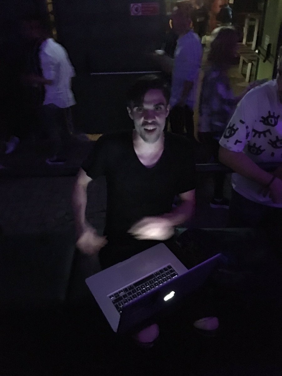 anderblast_real's tweet photo. @RasaLifeRs in The club! Always at work😂🎶😜💻 https://t.co/pUl97yAsgP