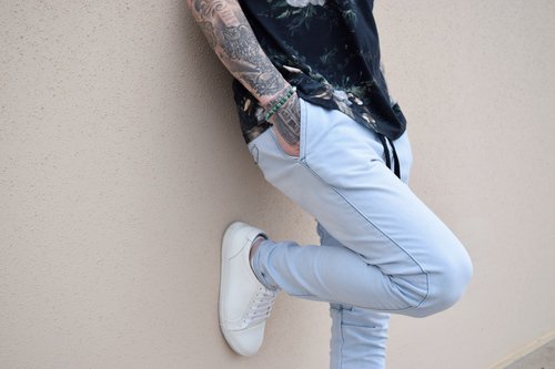 ALPHASTONES's tweet image. Shake up casual.