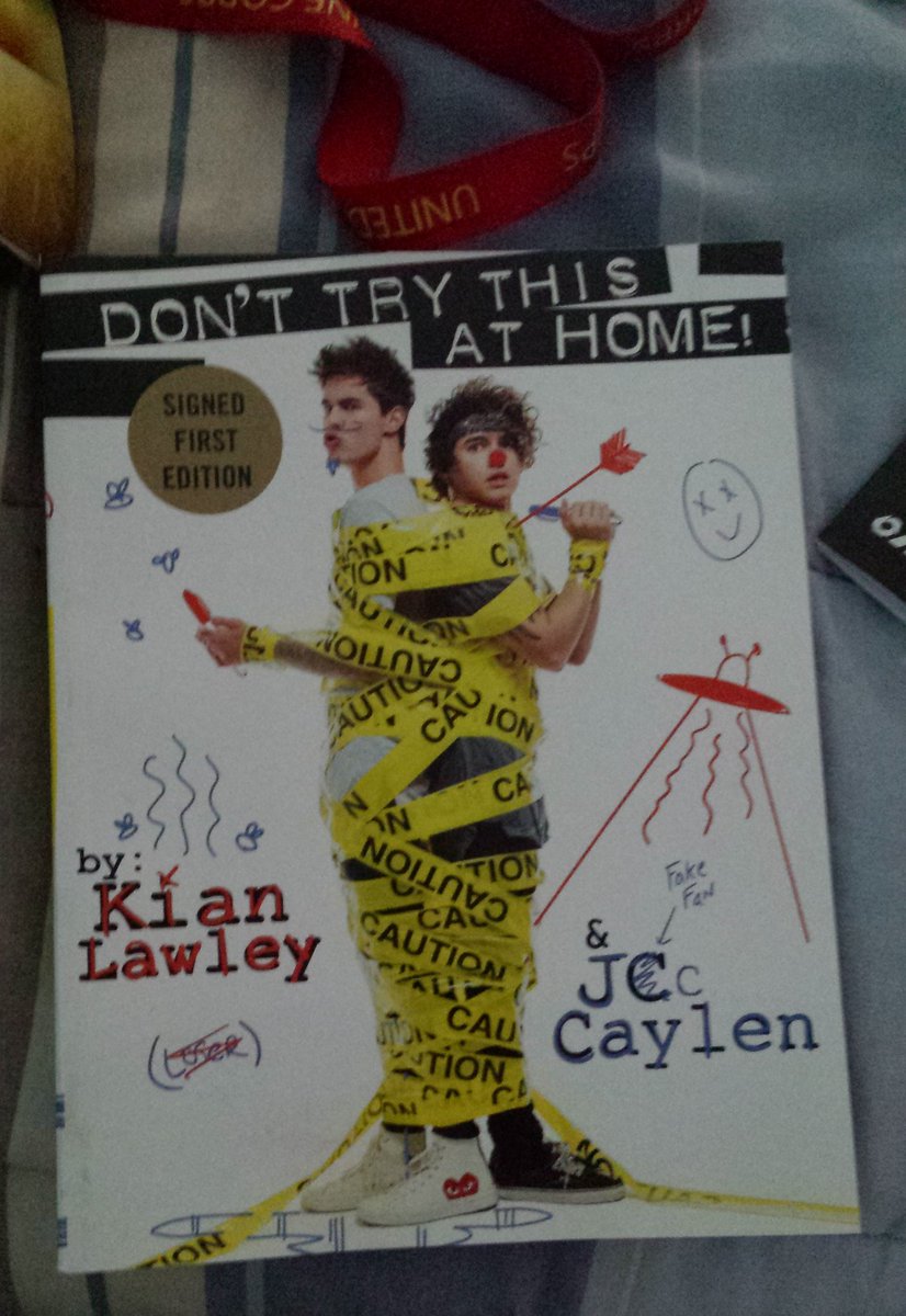 skaklskdmms's tweet photo. @jccaylen @KianAndJc @KianLawley @kianI BOUGHT YOUR BOOK THOUGH https://t.co/ZIfL8wreDd