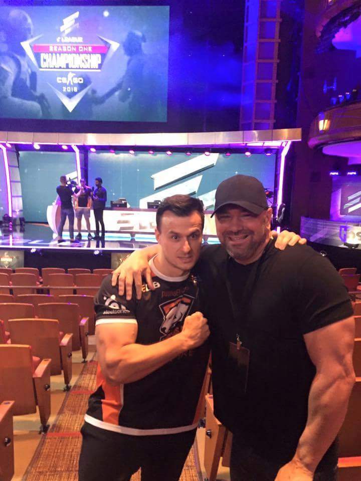 farridub's tweet photo. Think @danawhite has been hanging with @BrockLesnar &amp; @JonnyBones too much lately 😂 #juicebros https://t.co/FMUI8sibkH