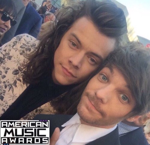 solecitoftzayn's tweet photo. Un minuto de silencio por esos edits que nos dan vida a las larries
#RespectHarryAndLouis https://t.co/XNBXuCAwaU