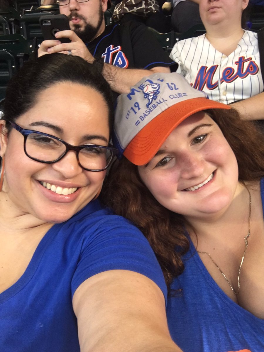 audreyp77's tweet photo. Celebrating #MikePiazzaWeekend with this chica @nicolegendrau2 #Retire31 #LGM https://t.co/jD3L9Ob6aV