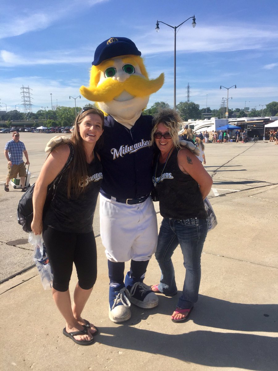 Jensip31's tweet photo. #brewersmvpix https://t.co/siGX2eMHfR