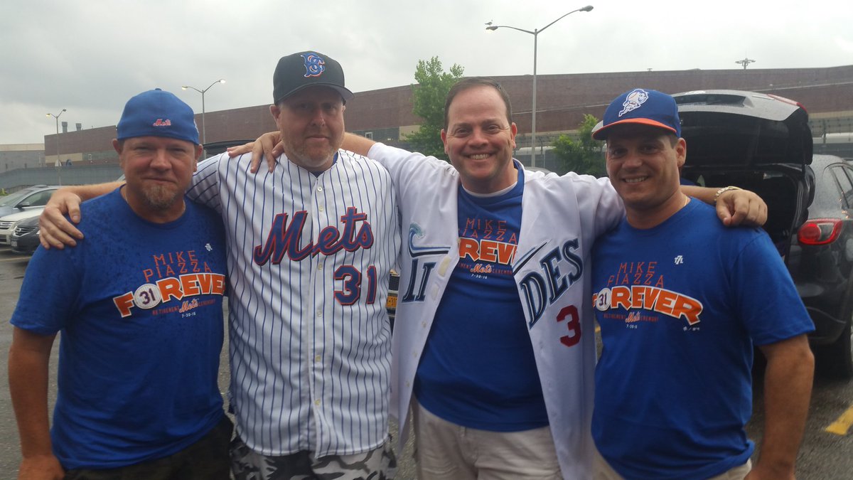 metroBASEBALL's tweet photo. Celebratin' #PiazzaDay w/ @Mediagoon @jjburkeesq and @The7LineArmy #Retire31 #PiazzaHOF https://t.co/xfT18GZfew