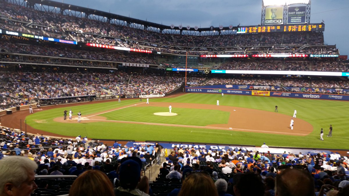 Macstraw's tweet photo. Tonight's view #LGM #Piazza31 #PiazzaHOF https://t.co/BX9HLTODUy