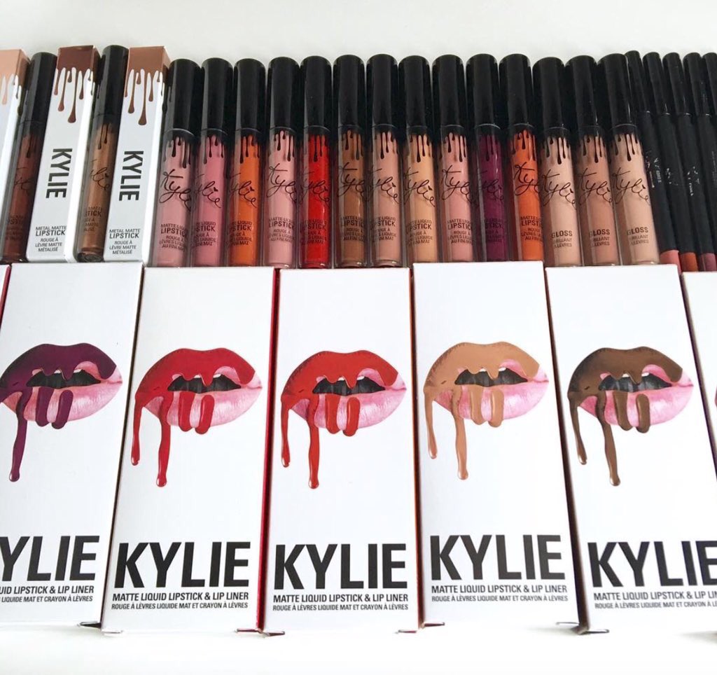 MatteLipstix's tweet photo. RT to win a KLK! (Will discuss color later) +10 entries when you or someone signs up to Mercari with my code CYJQYT! https://t.co/30l0DMhy23