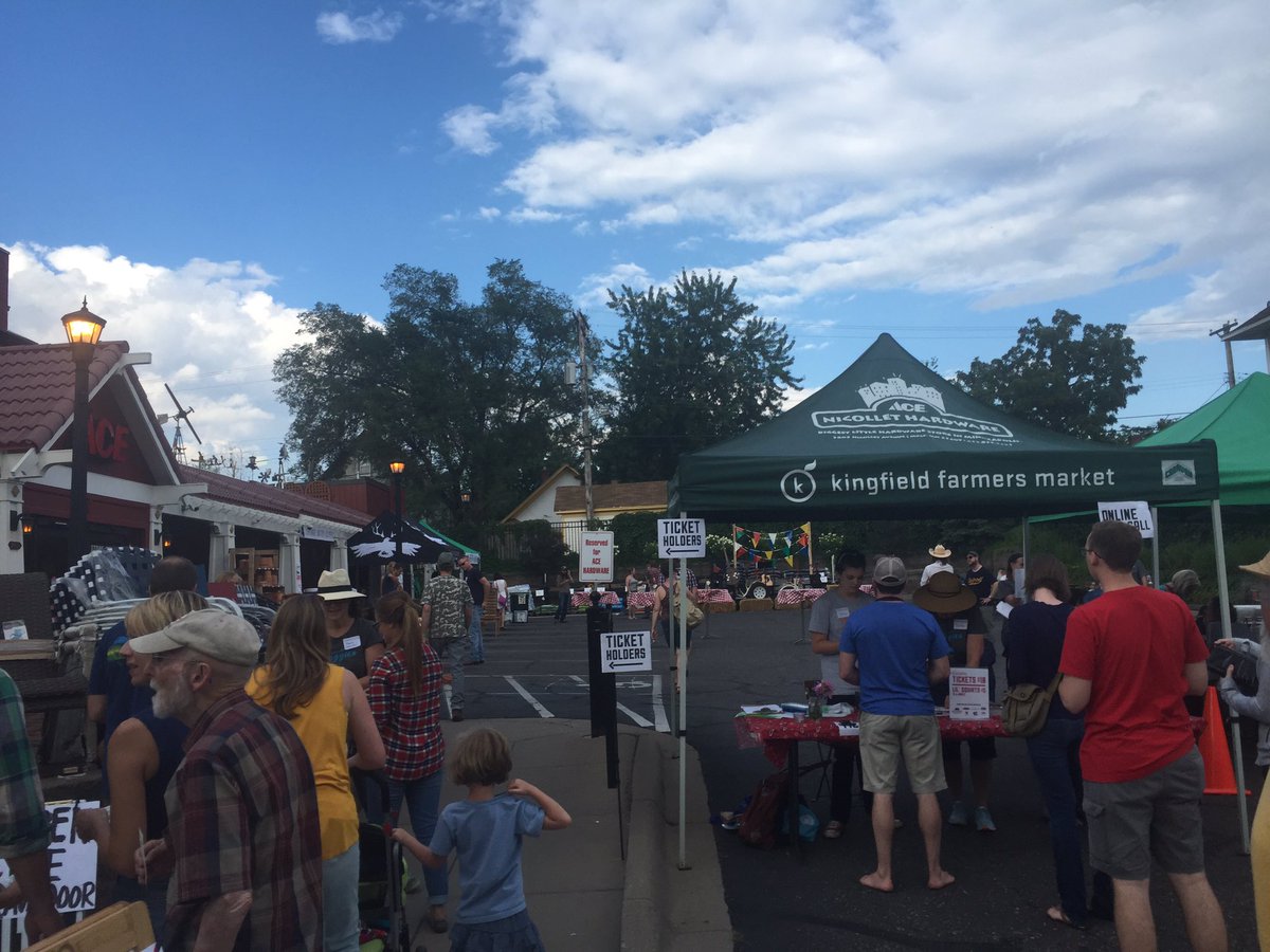 Moral_Omnivore's tweet photo. Hanging out on Nicollet and 38th for @kingfieldmarket #rootenanny
Yey music, food, & Beer from @lakesandlegends https://t.co/P7OqH1evVH