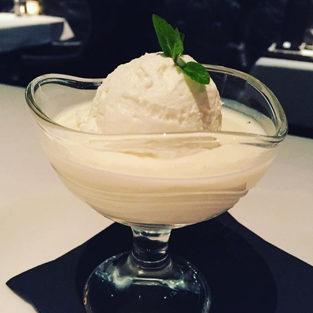OssoSteakhouse's tweet photo. Top it all off with a delicious Vanilla Panna Cotta! 😊 #OSSOSteakHouse https://t.co/9Mjqcu0T67