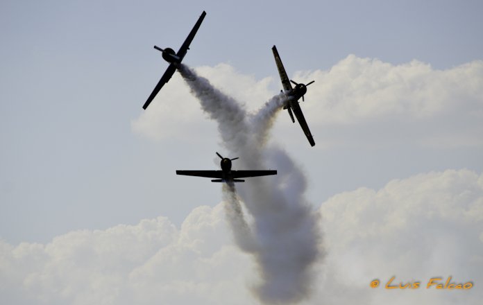 noticiascyl's tweet photo. #Portugal @mogadouro celebra un espectacular festival #redburro con cerca de 150 aeronaves
https://t.co/M9OSmacHcB https://t.co/yuViH9A63t
