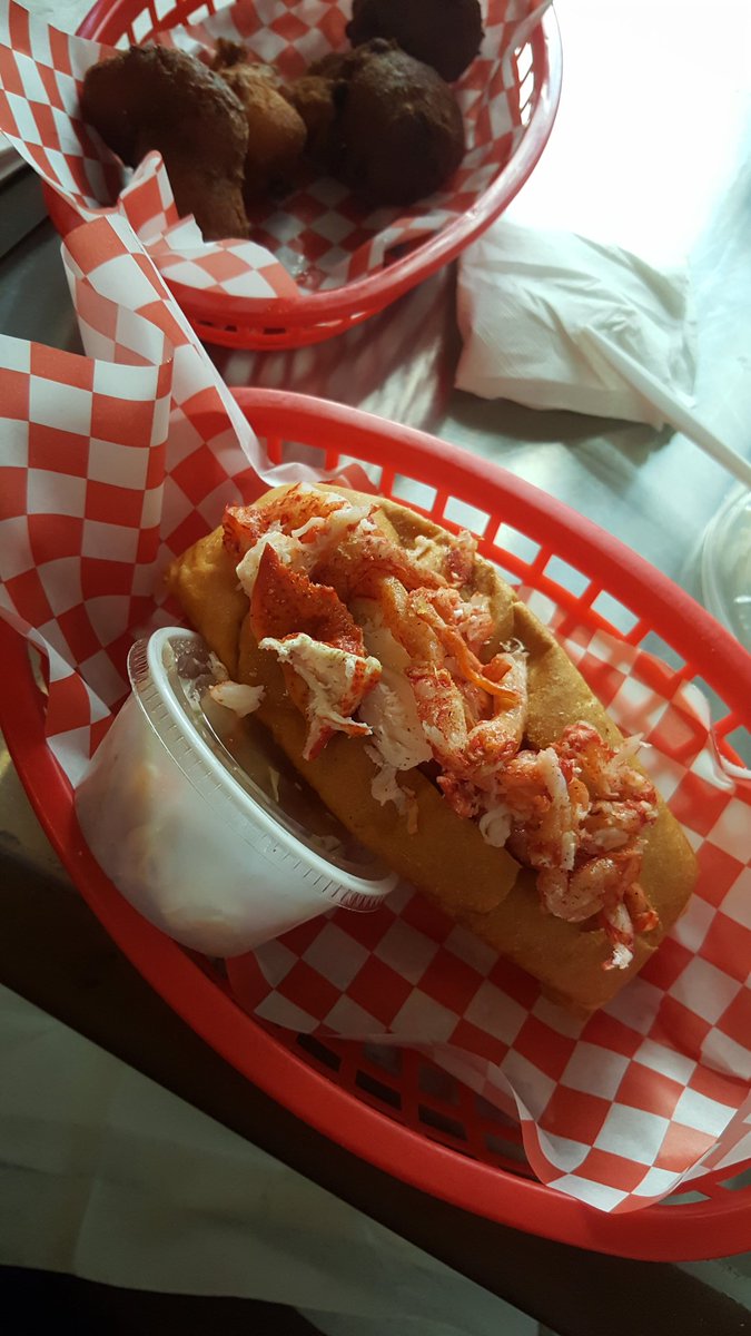 hlspring's tweet photo. Just had an amazing dinner @DaLobstaChicago. New favorite? Maybe! #dalobsta #lobster #yum https://t.co/gTw8BLejFQ