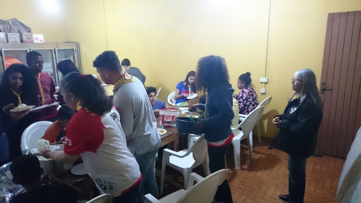 Clube_GdV's tweet photo. É hora da janta! #desafioonline #guardioesdovale #FAMINTOS @Desafioonline https://t.co/56591SYigz