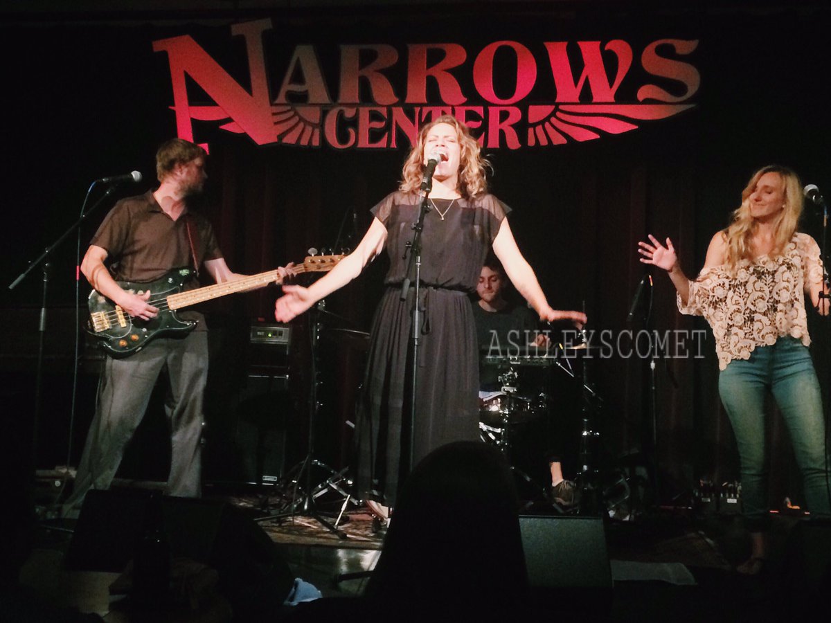 lifewithashIey's tweet image. @BethanyJoyLenz and her @FirepitBand blew me away last night. Such an amazing show ❤️