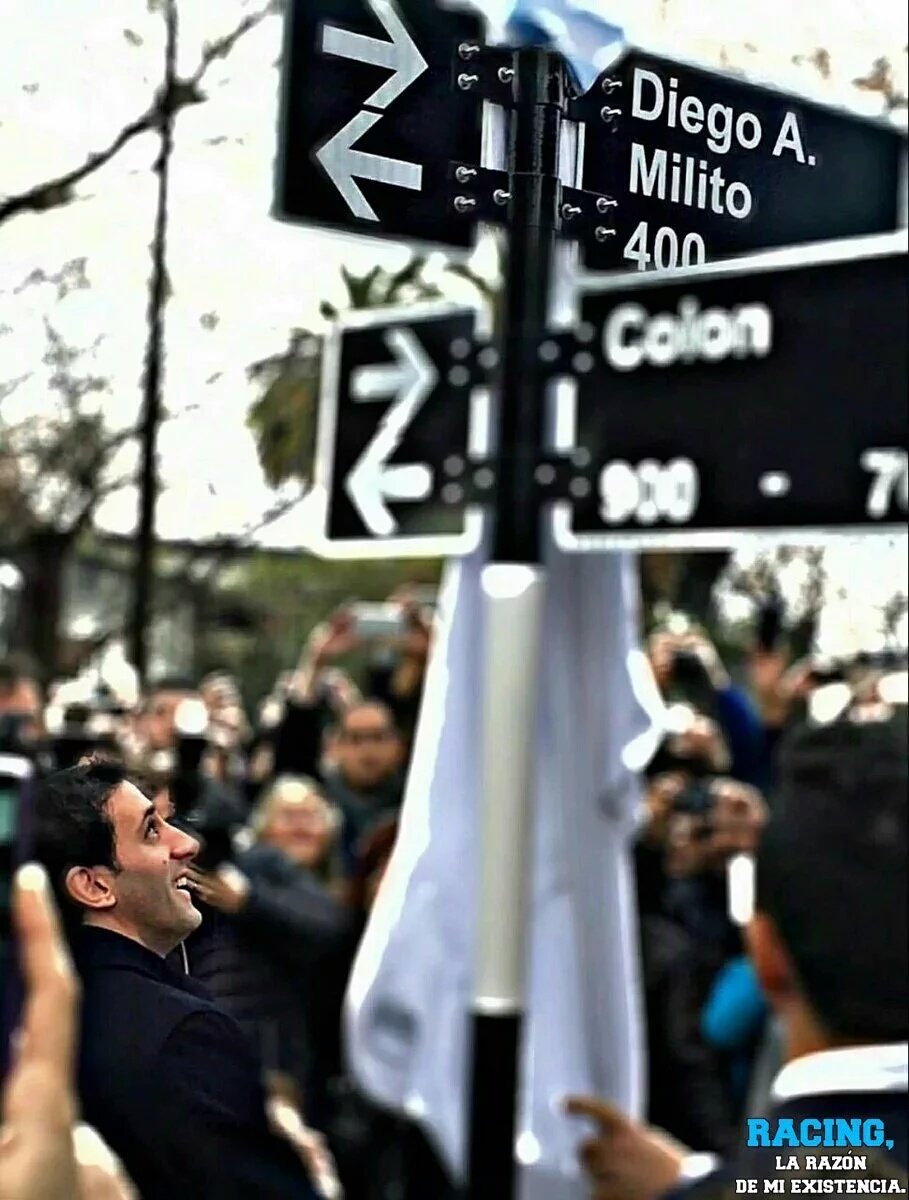 Beltranido's tweet photo. Hay fotos que, sencillamente, te emocionan. Diego Milito: héroe absoluto. Qué jugador... https://t.co/SEEu5BAlhI