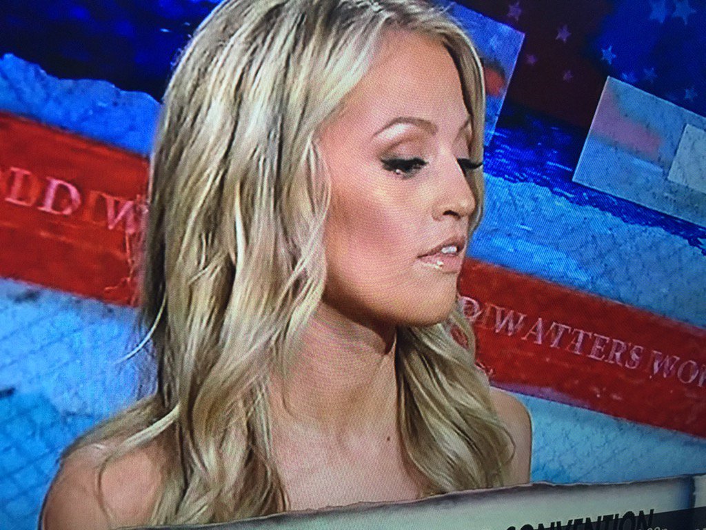 prettyplusmore's tweet photo. The Thin Black (ink) Line: When did #journalism start looking like this? 

#areYouNaked #onlyFOX https://t.co/FLlRgbbwJ6