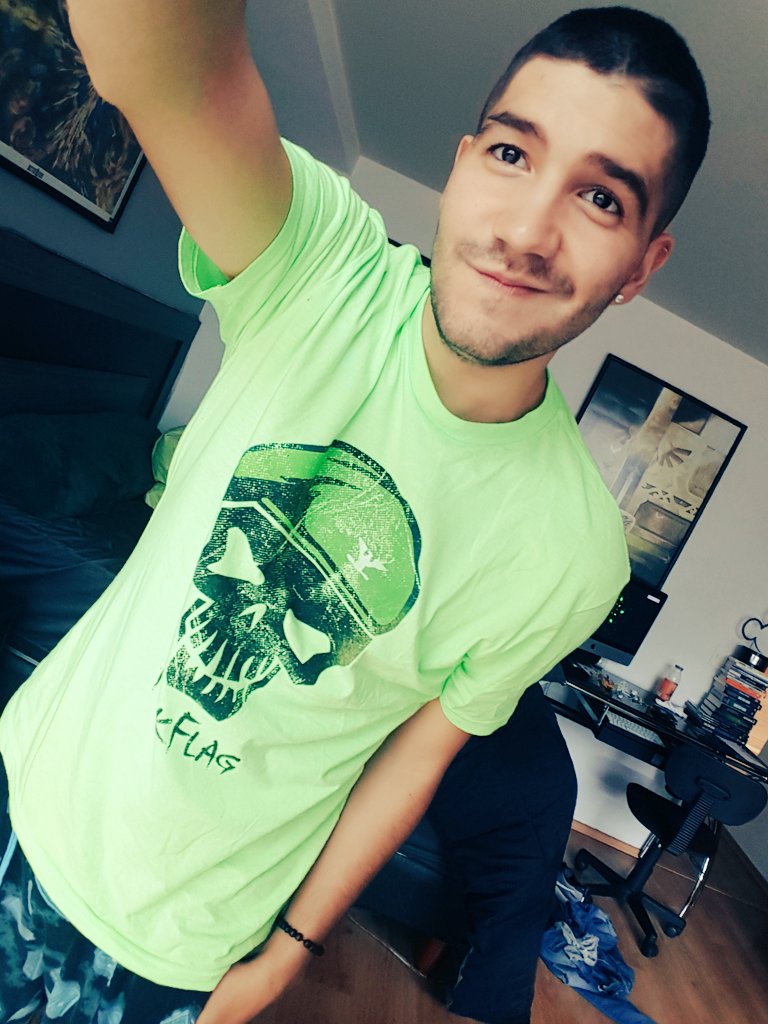 FansBullyCR's tweet photo. @HectorTrejo #SaveBully 😱😂😂 https://t.co/6ZUPNVwiHZ