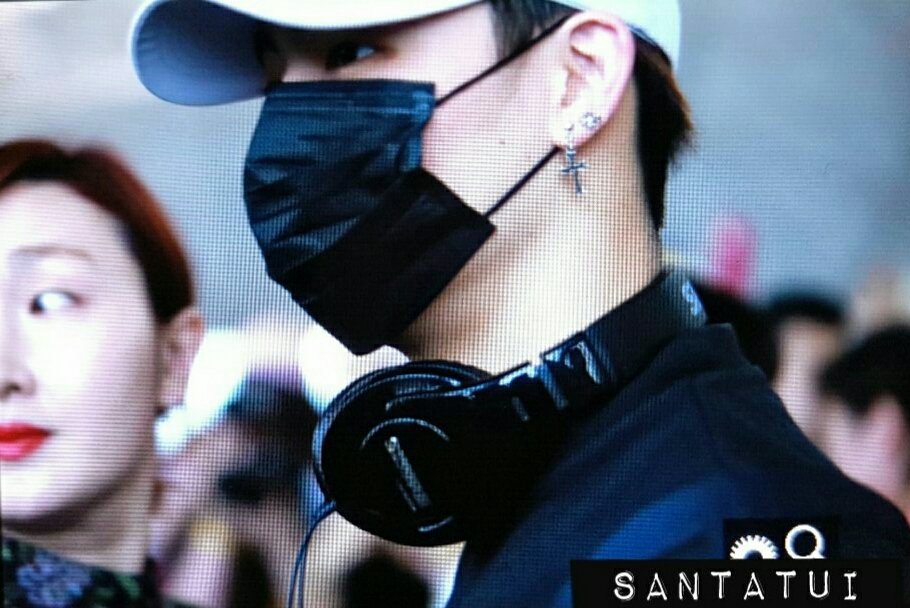 santatui's tweet photo. 160731 HKG #JB https://t.co/uBavkL16tq