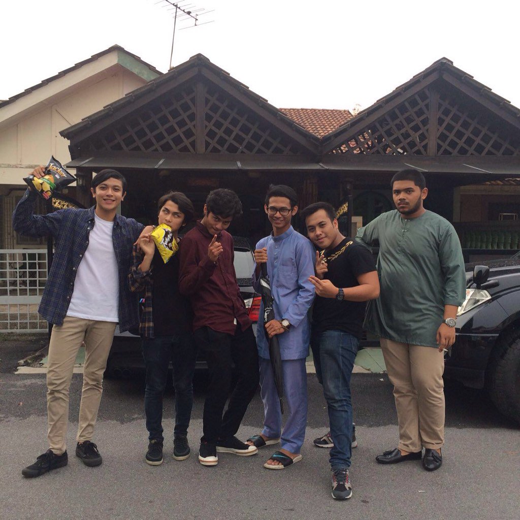 AmirulRoslen's tweet photo. Dari dulu sampai sekarang kita berenam je kan ? https://t.co/tXo6ZyMKgV