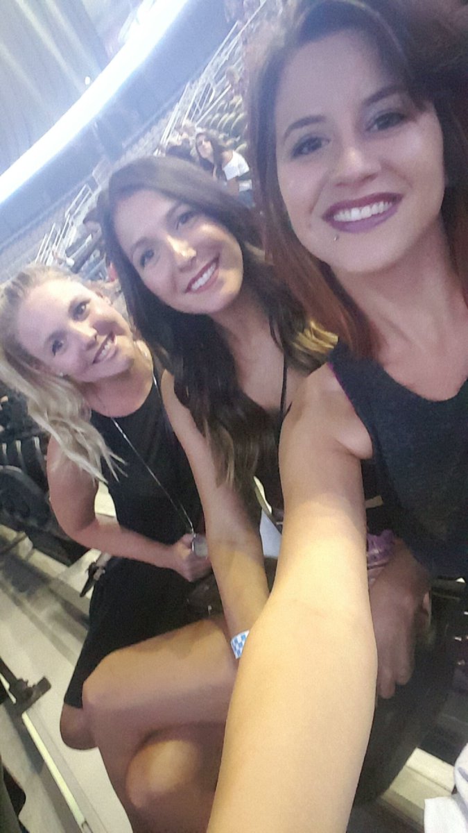 jessicapersall's tweet photo. @nickjonas where's the after party at? :D #HondaCivicTour #AuburnHills https://t.co/9m992RIHSq
