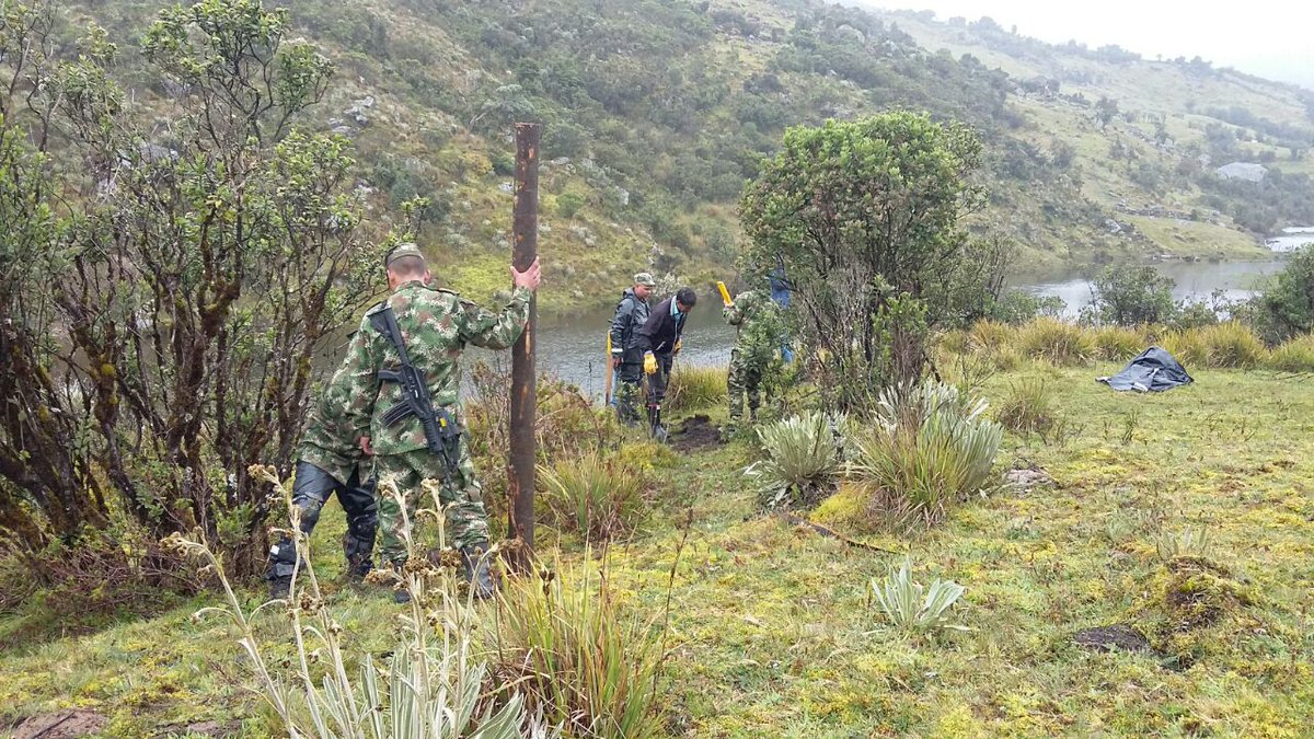 linampuertom's tweet photo. Soldados de #Br1 comprometidos con el medio ambiente apoyaron #ParamoDePisba de @GobBoyaca https://t.co/ROeS6NC6jl